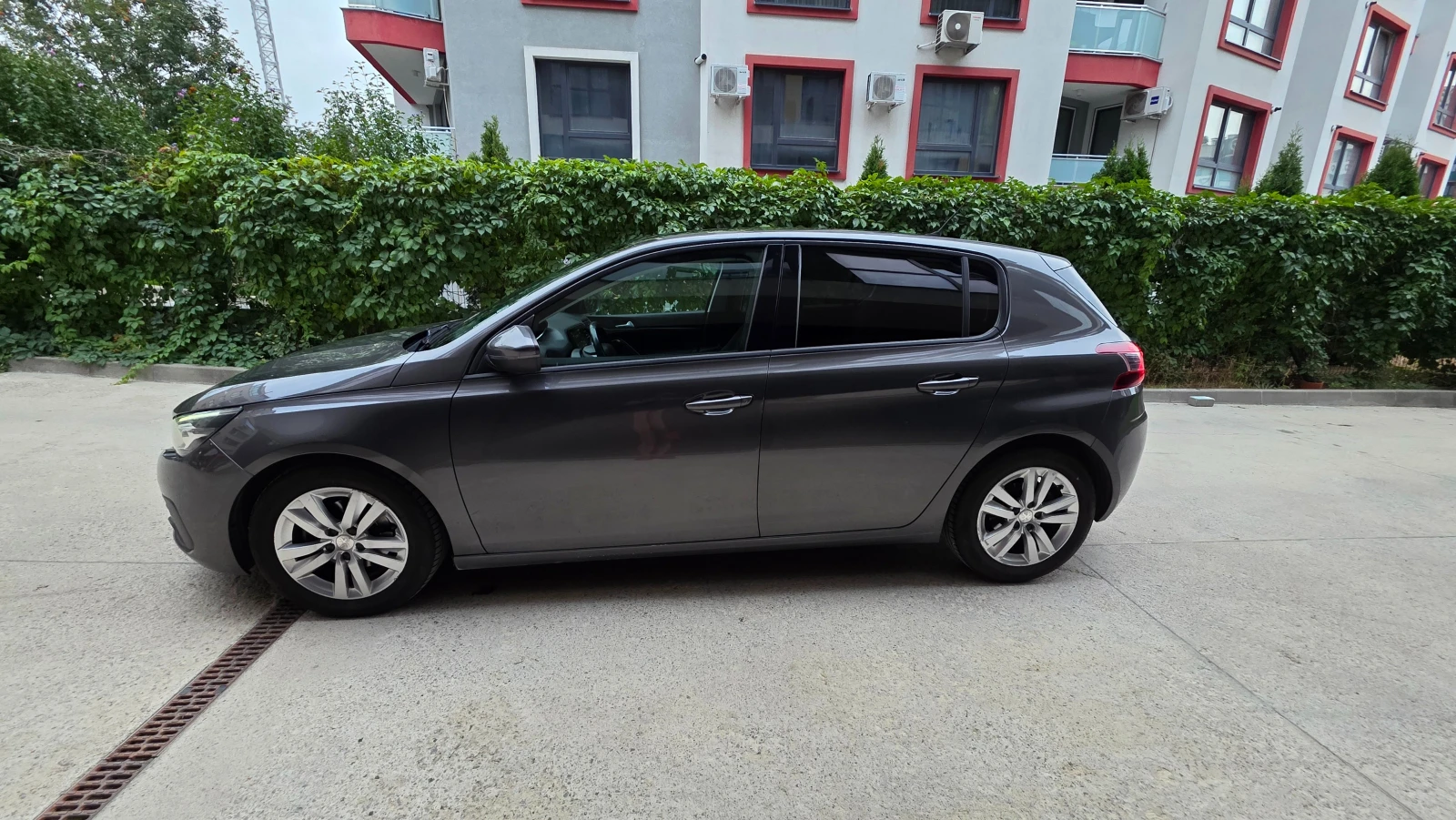 Peugeot 308 1.2 PureTech Active | Пълно сервизно досие в СФА, снимка 8 - Автомобили и джипове - 55879456