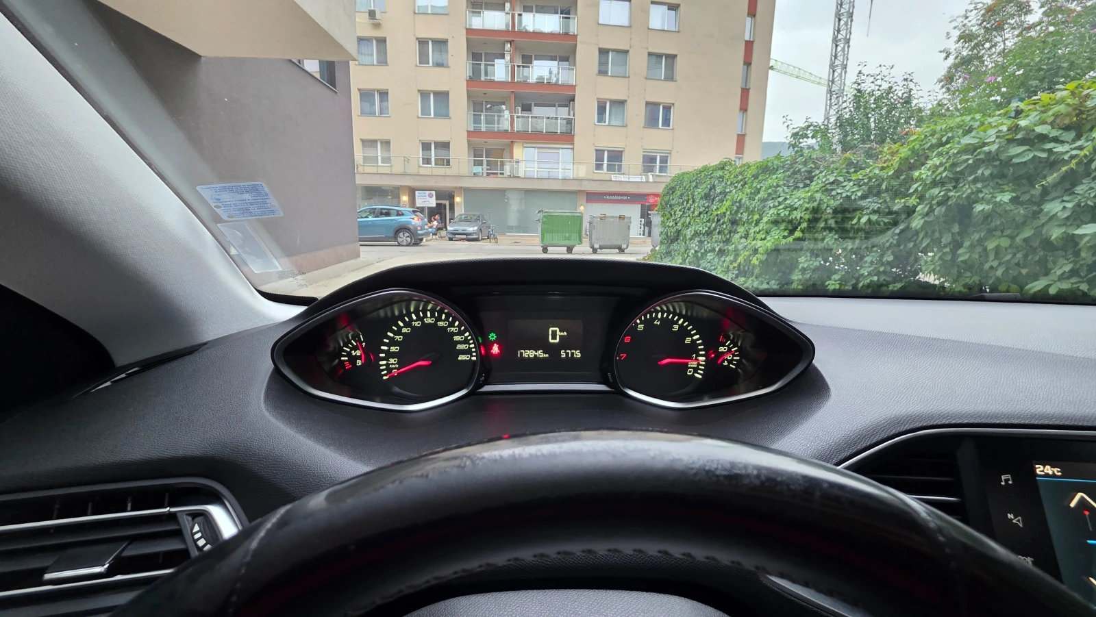 Peugeot 308 1.2 PureTech Active | Пълно сервизно досие в СФА, снимка 11 - Автомобили и джипове - 55879456
