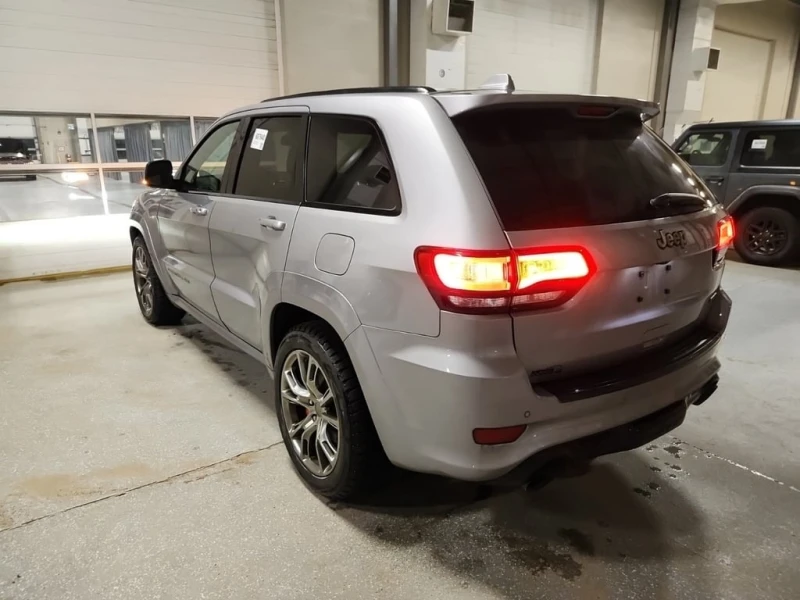 Jeep Grand cherokee * SRT * CARFAX * БЕЗ ПЪРВОНАЧАЛНА ВНОСКА, снимка 4 - Автомобили и джипове - 52999787