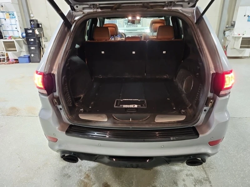 Jeep Grand cherokee * SRT * CARFAX * БЕЗ ПЪРВОНАЧАЛНА ВНОСКА, снимка 14 - Автомобили и джипове - 52999787