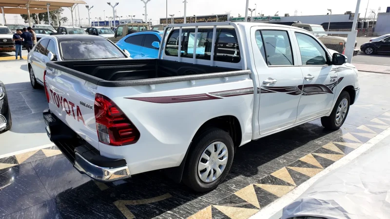 Toyota Hilux, снимка 2 - Автомобили и джипове - 53106432