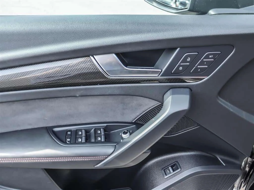 Audi SQ5 * 3.0T Technik quattro 8sp Tiptronic * CARFAX * ЦЕ, снимка 9 - Автомобили и джипове - 53938036