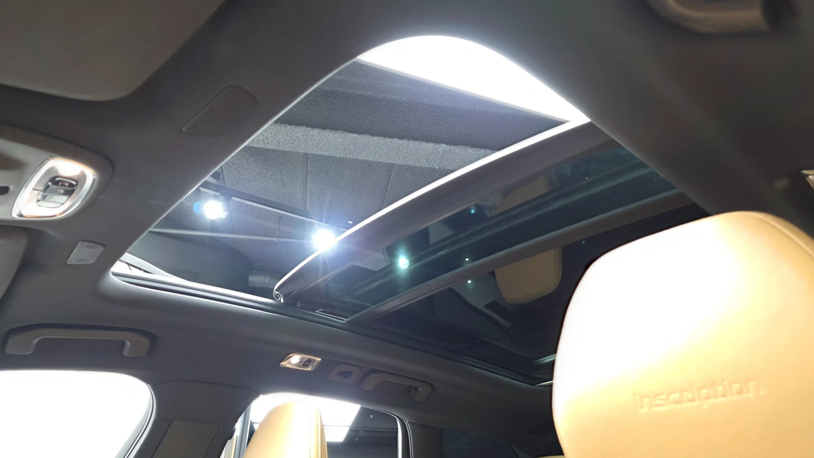 Volvo XC60 D5* Inscription* Navi* Camera* Pano, снимка 15 - Автомобили и джипове - 55283954