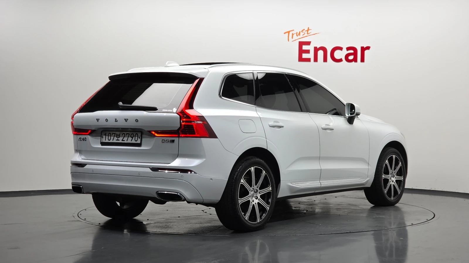 Volvo XC60 D5* Inscription* Navi* Camera* Pano, снимка 3 - Автомобили и джипове - 55283954