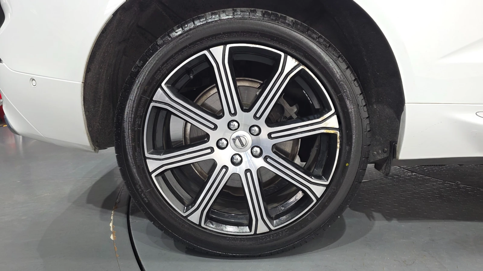 Volvo XC60 D5* Inscription* Navi* Camera* Pano, снимка 6 - Автомобили и джипове - 55283954
