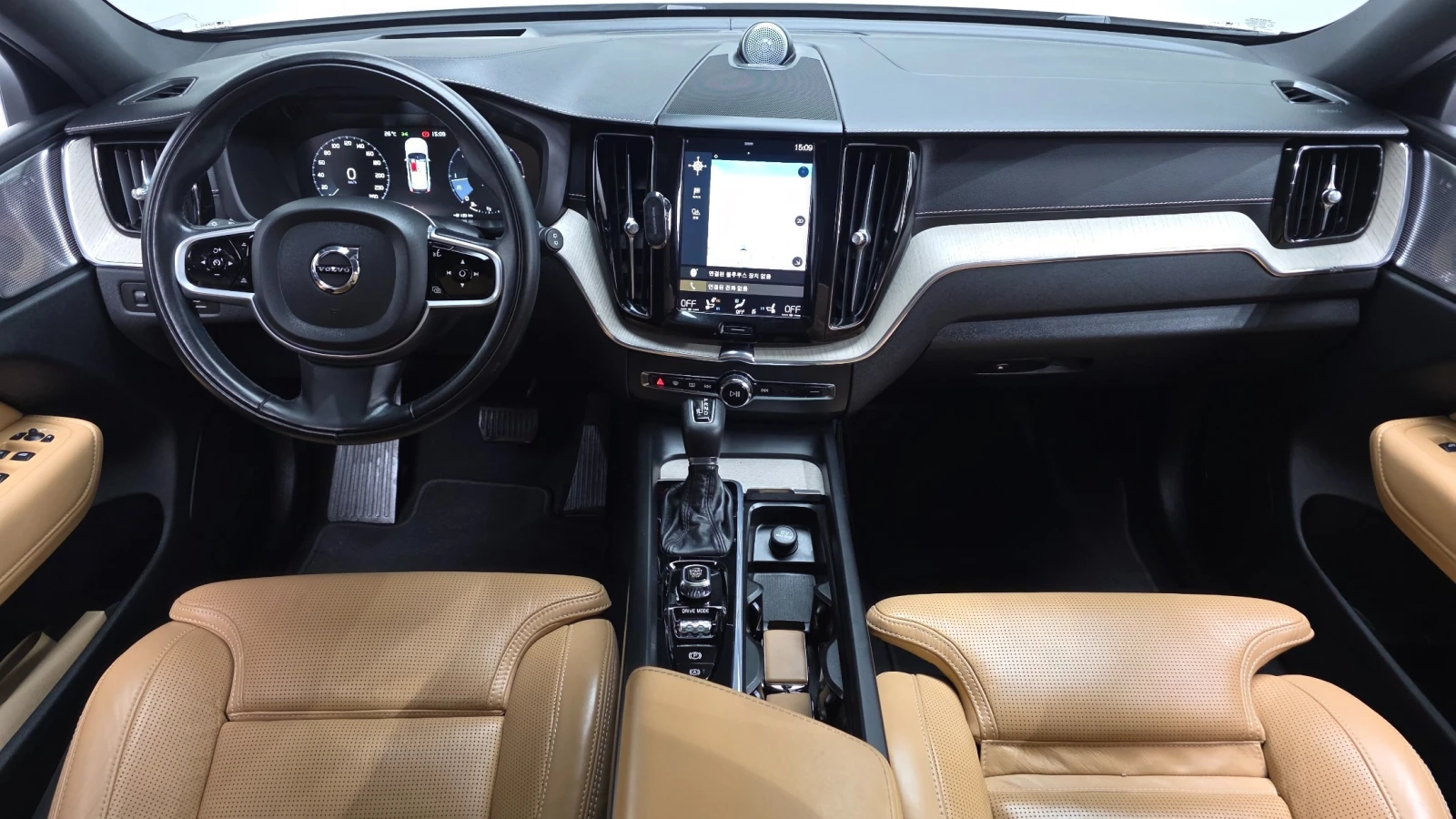 Volvo XC60 D5* Inscription* Navi* Camera* Pano, снимка 7 - Автомобили и джипове - 55283954