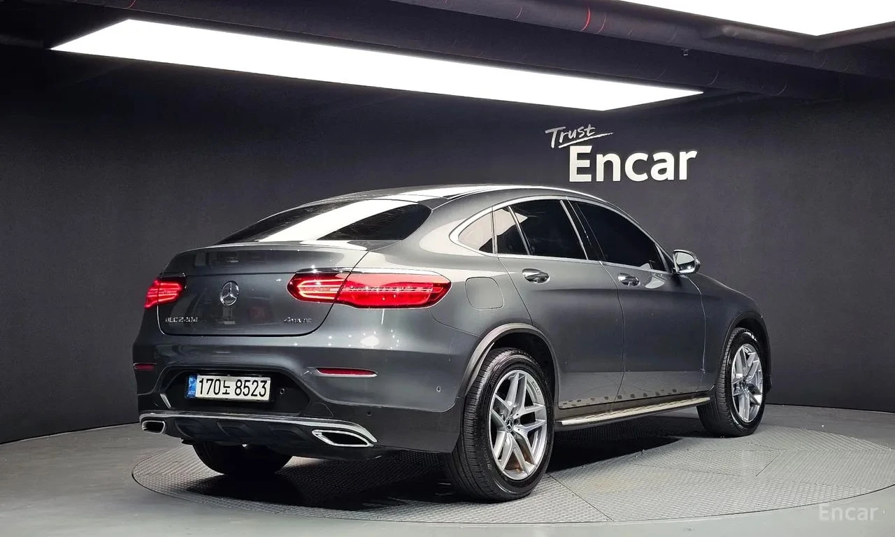 Mercedes-Benz GLC 220 d 4MATIC Coupe/360 КАМ /ПОДГРЕВ/ШИБЕДАХ, снимка 2 - Автомобили и джипове - 56145311