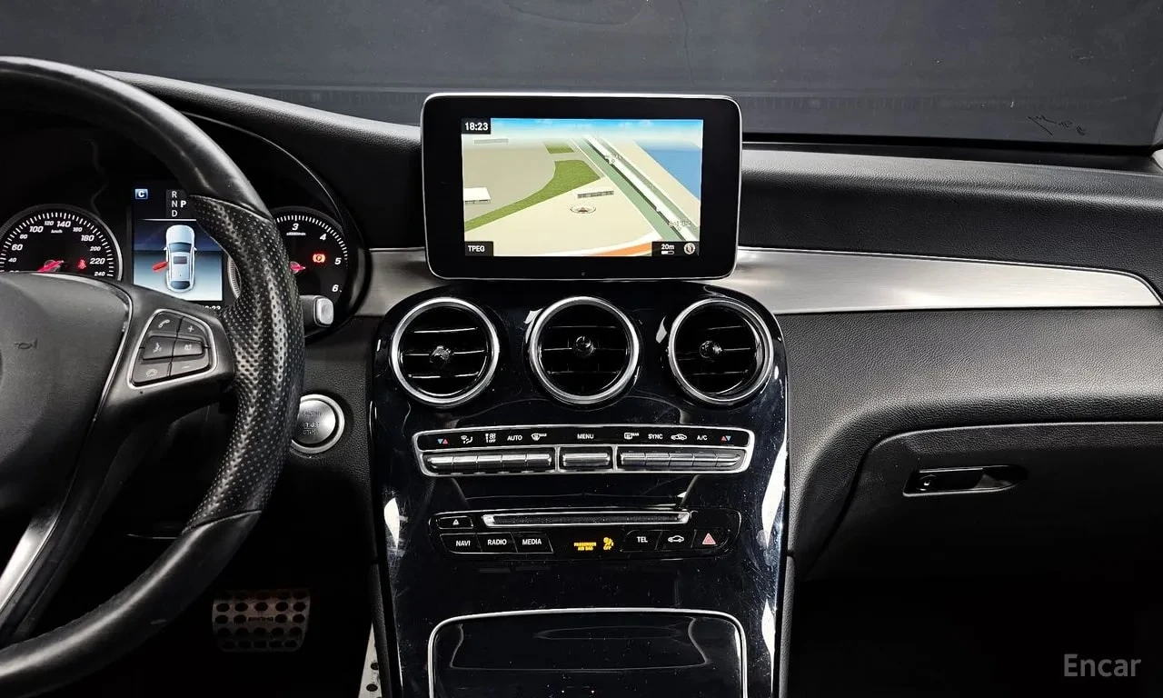 Mercedes-Benz GLC 220 d 4MATIC Coupe/360 КАМ /ПОДГРЕВ/ШИБЕДАХ, снимка 14 - Автомобили и джипове - 56145311