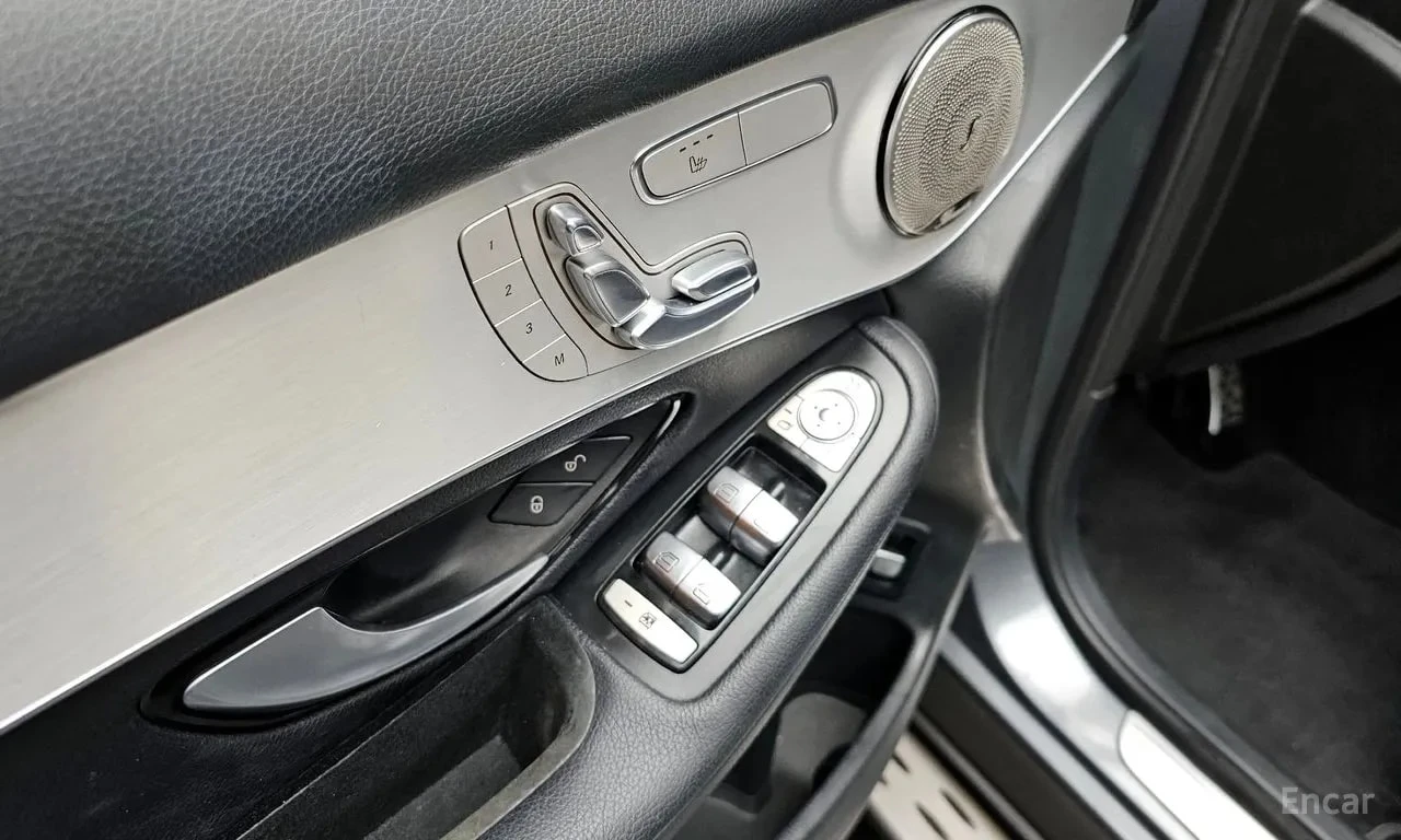 Mercedes-Benz GLC 220 d 4MATIC Coupe/360 КАМ /ПОДГРЕВ/ШИБЕДАХ, снимка 17 - Автомобили и джипове - 56145311
