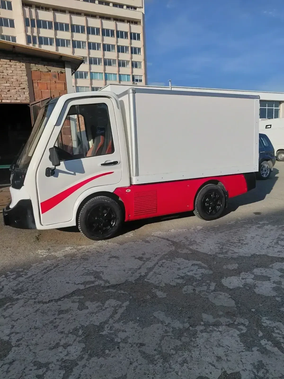 Trail Mobil Tropos motors