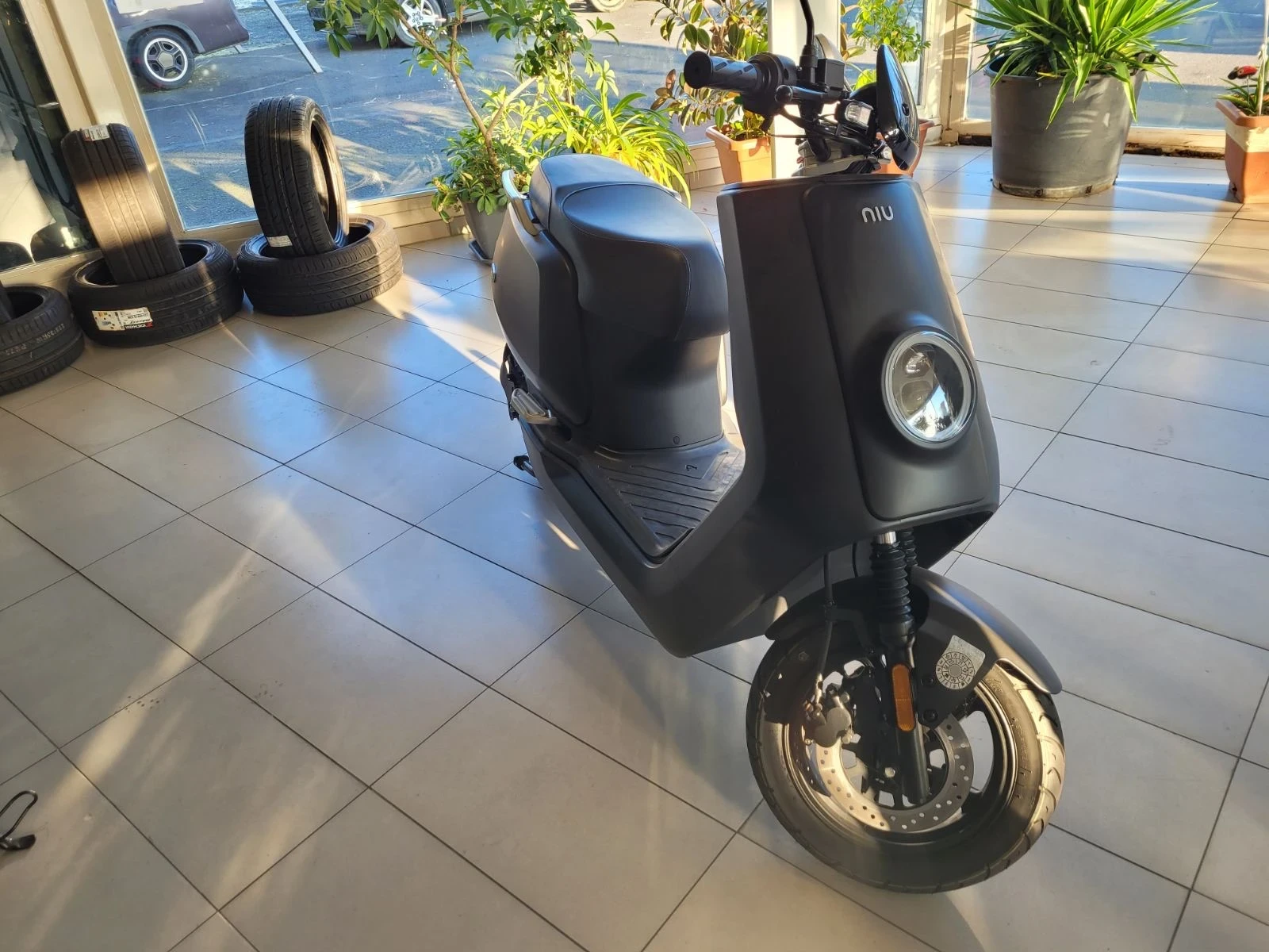 NIU N1S ЕЛЕКТРИЧЕСКИ ЧИСТО НОВ С РЕГИСТРАЦИЯ, снимка 4 - Мотоциклети и мототехника - 54721675