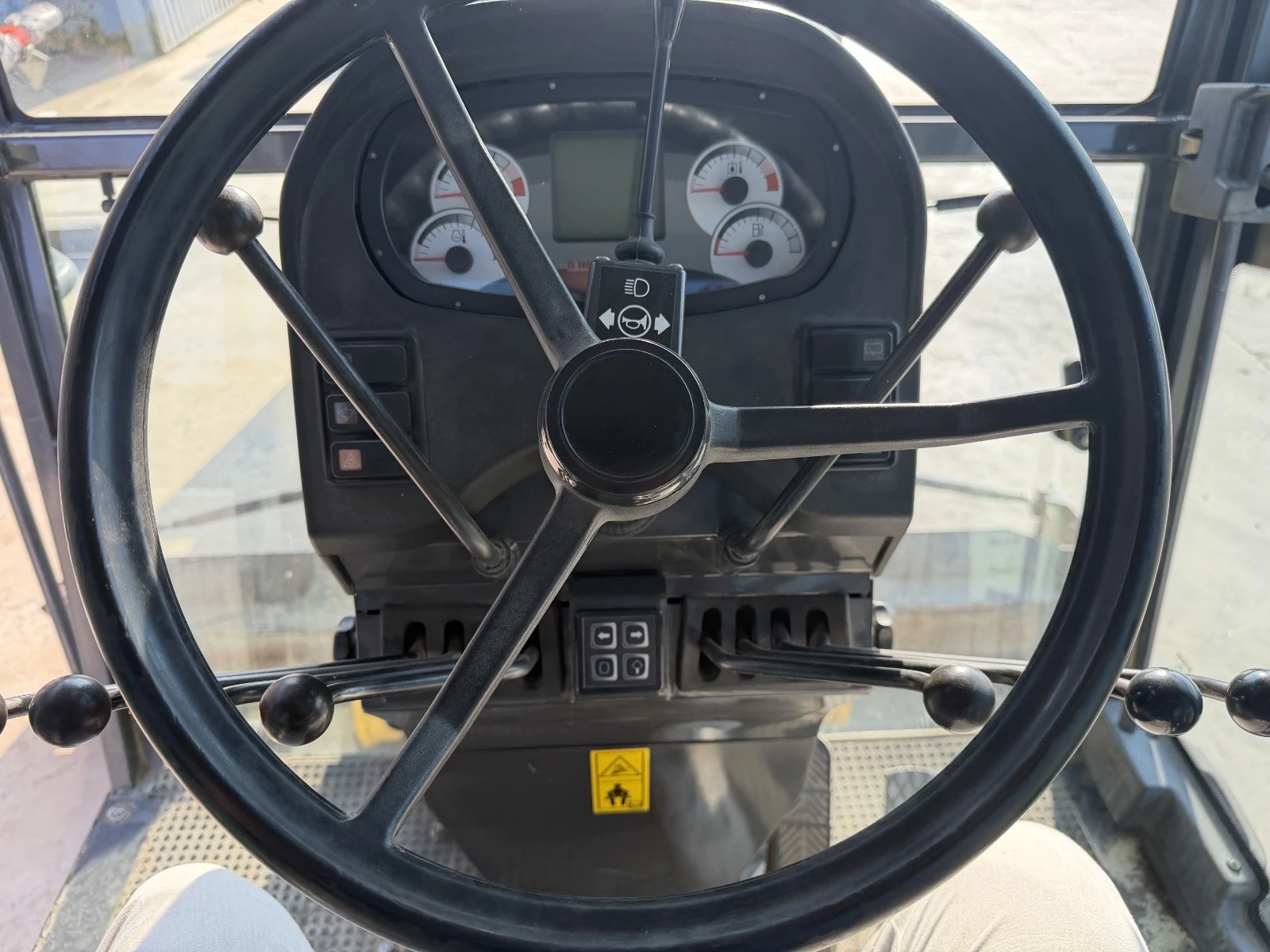 Грейдери Друга NEW HOLLAND F 106.7 A , снимка 8 - Индустриална техника - 55539621