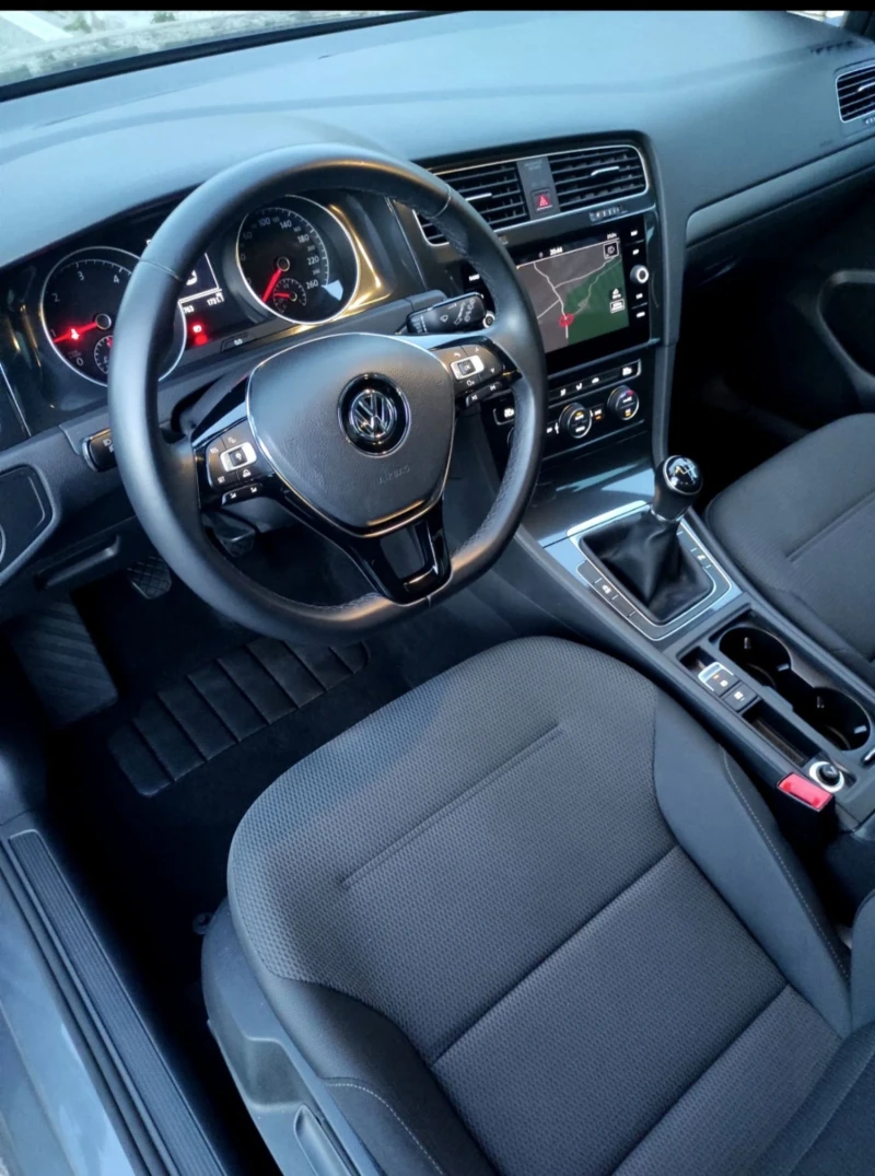 VW Golf 1.6TDI, снимка 6 - Автомобили и джипове - 46943916