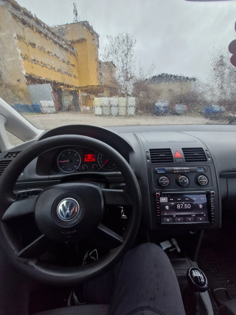 VW Touran, снимка 6 - Автомобили и джипове - 48259732