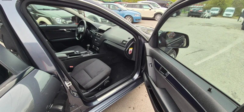 Mercedes-Benz C 220 220CDI/PERFEKRNA/ОБСЛУЖЕНА , снимка 11 - Автомобили и джипове - 52199581