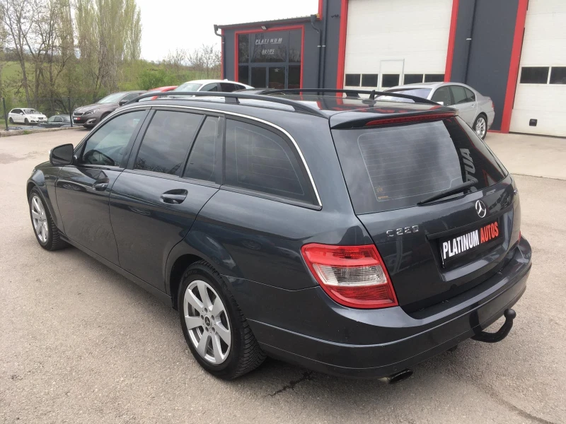 Mercedes-Benz C 220 220CDI/PERFEKRNA/ОБСЛУЖЕНА , снимка 6 - Автомобили и джипове - 52199581