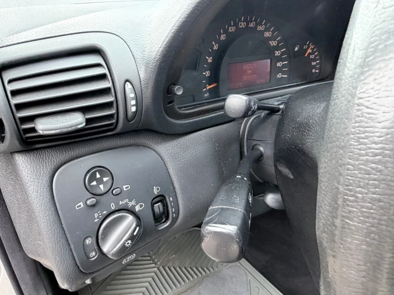 Mercedes-Benz C 220 Автоматик авангард , снимка 13 - Автомобили и джипове - 53297138