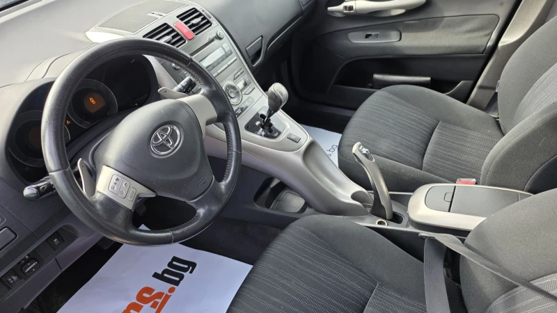 Toyota Auris 1.6, снимка 5 - Автомобили и джипове - 53454470