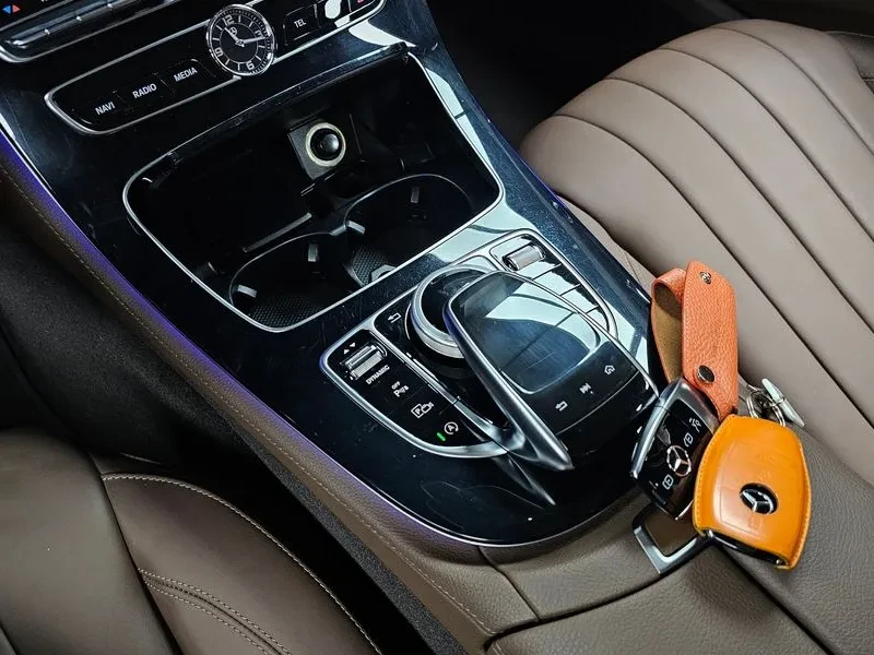 Mercedes-Benz E 220 CDI Avantgarde - САМО 30% АВАНС!, снимка 9 - Автомобили и джипове - 55441742