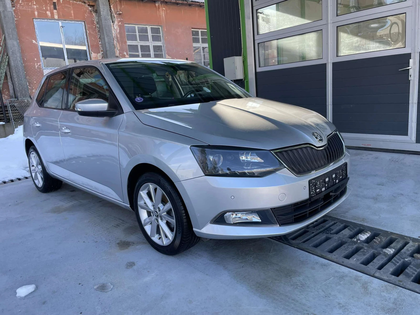Skoda Fabia TSI* DSG Хечбек - изображение 3