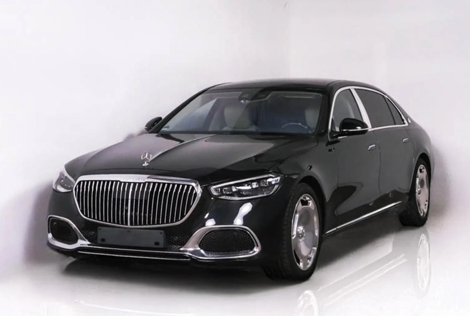 Mercedes-Benz S 580 MAYBACH/FIRST CLASS/DESIGNO/EXCLUSIV/BURM/PANO/TV/ - изображение 2