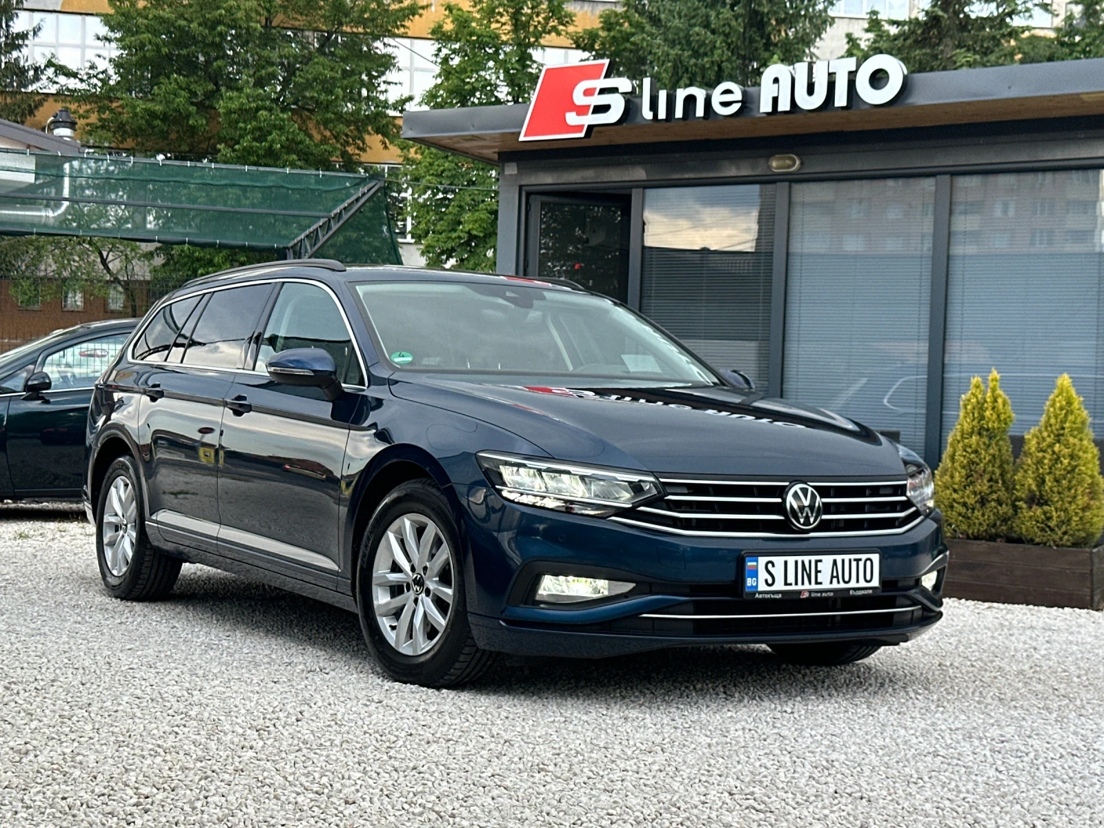 VW Passat Business* 2.0tdi* DSG* Head-up* Led* , снимка 4 - Автомобили и джипове - 54742437