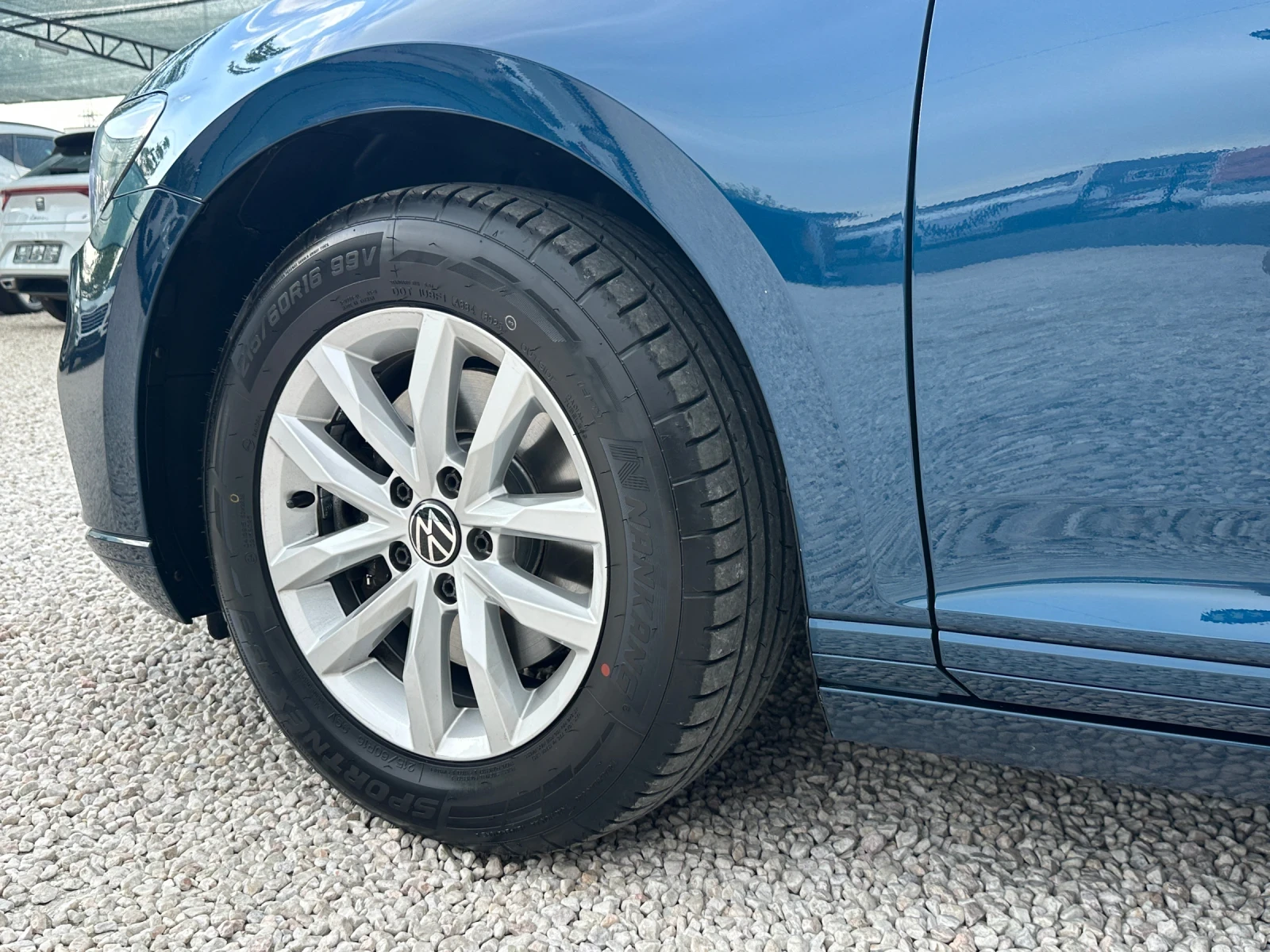 VW Passat Business* 2.0tdi* DSG* Head-up* Led* , снимка 17 - Автомобили и джипове - 54742437