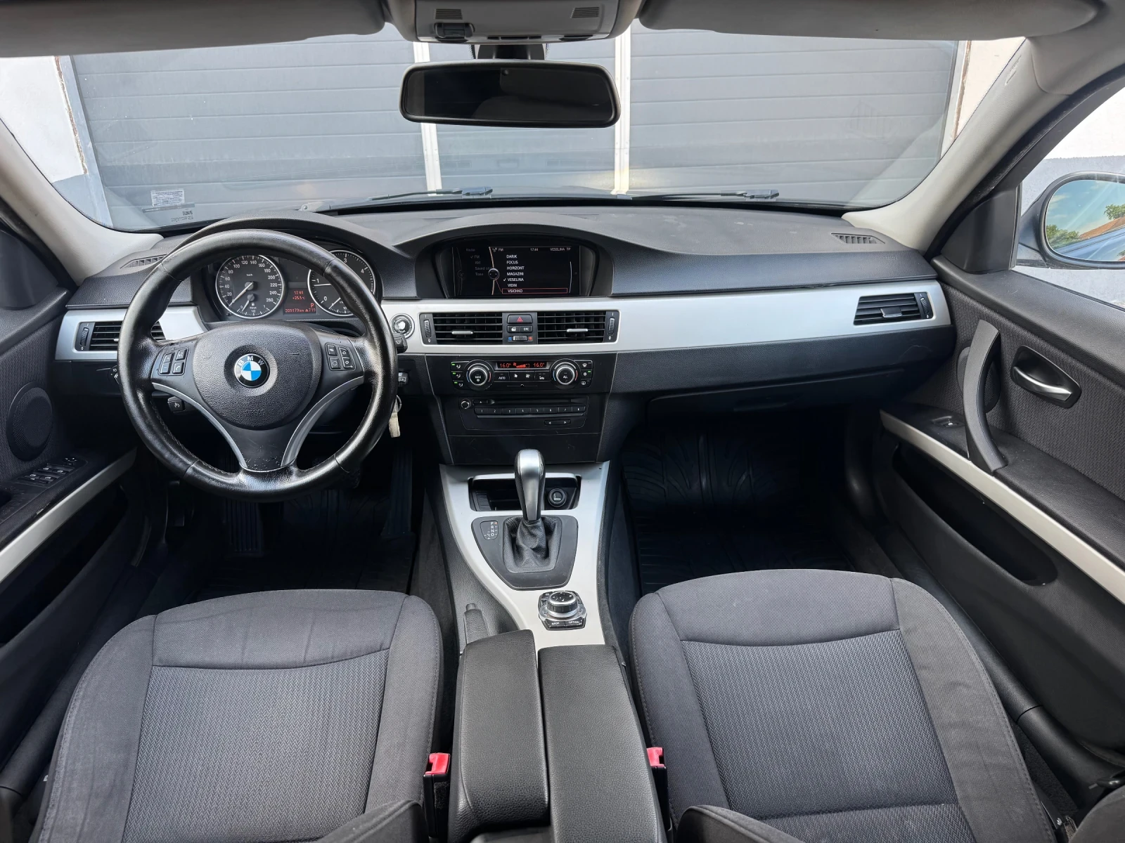BMW 320 Cic Navi.Xenone.Automat., снимка 9 - Автомобили и джипове - 55148498