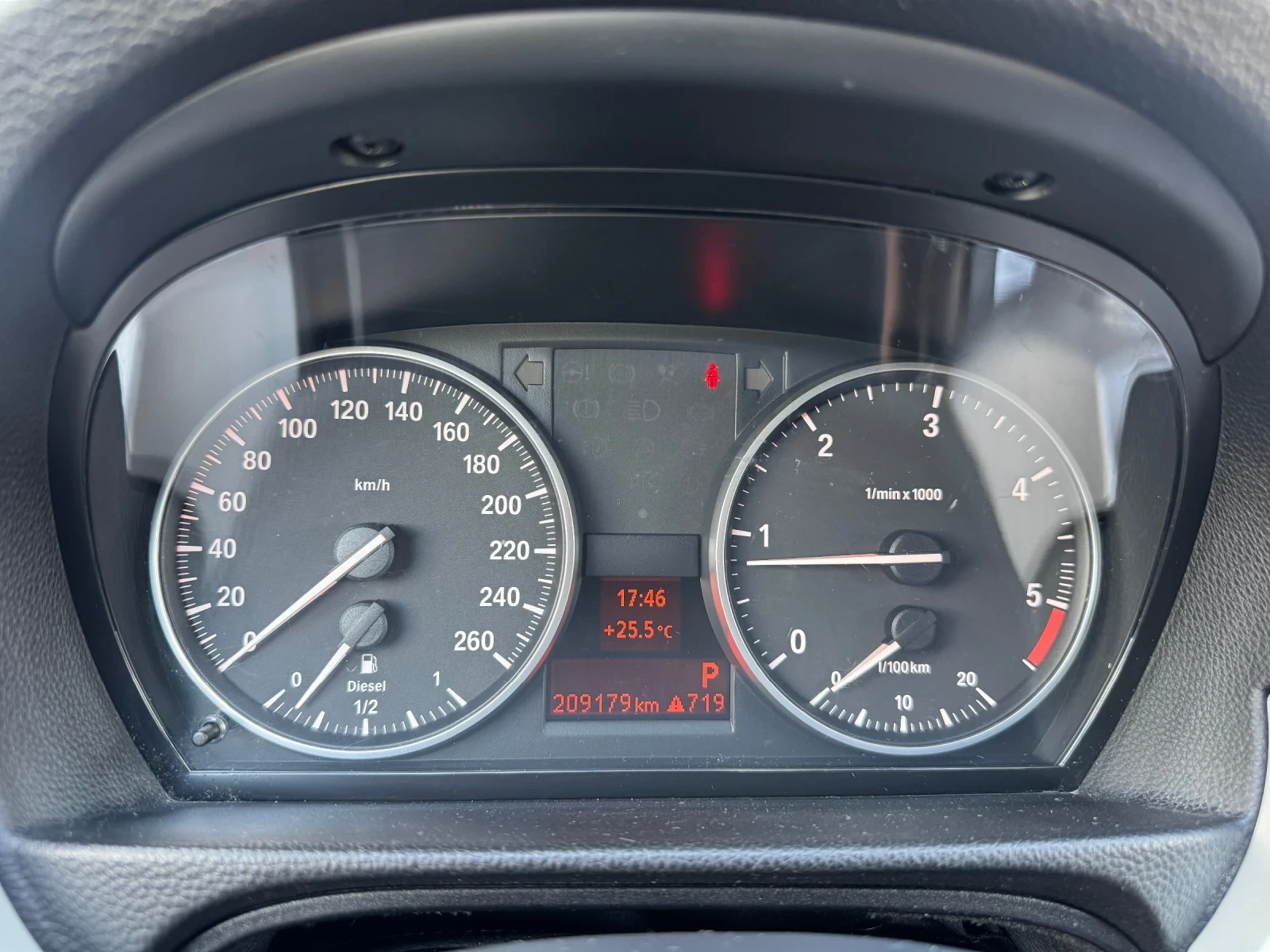 BMW 320 Cic Navi.Xenone.Automat., снимка 12 - Автомобили и джипове - 55148498