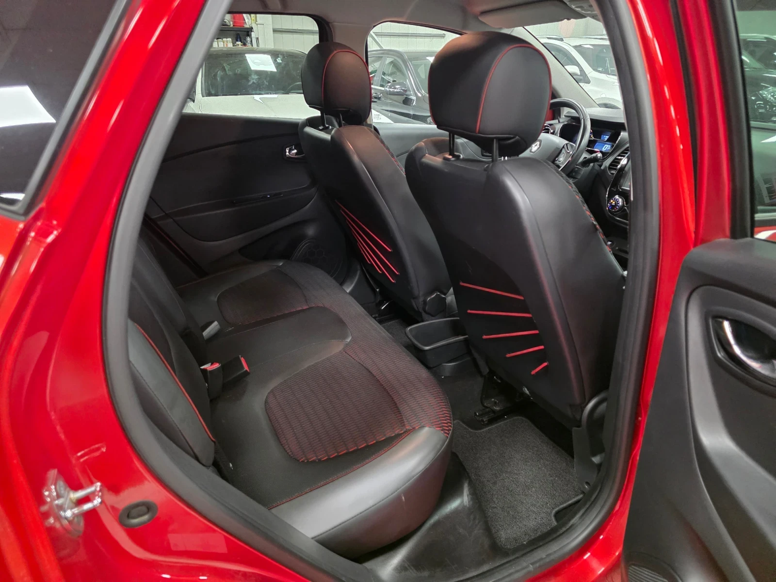 Renault Captur 1.2 TCe | Automatic | Напълно обслужен, снимка 16 - Автомобили и джипове - 55429148