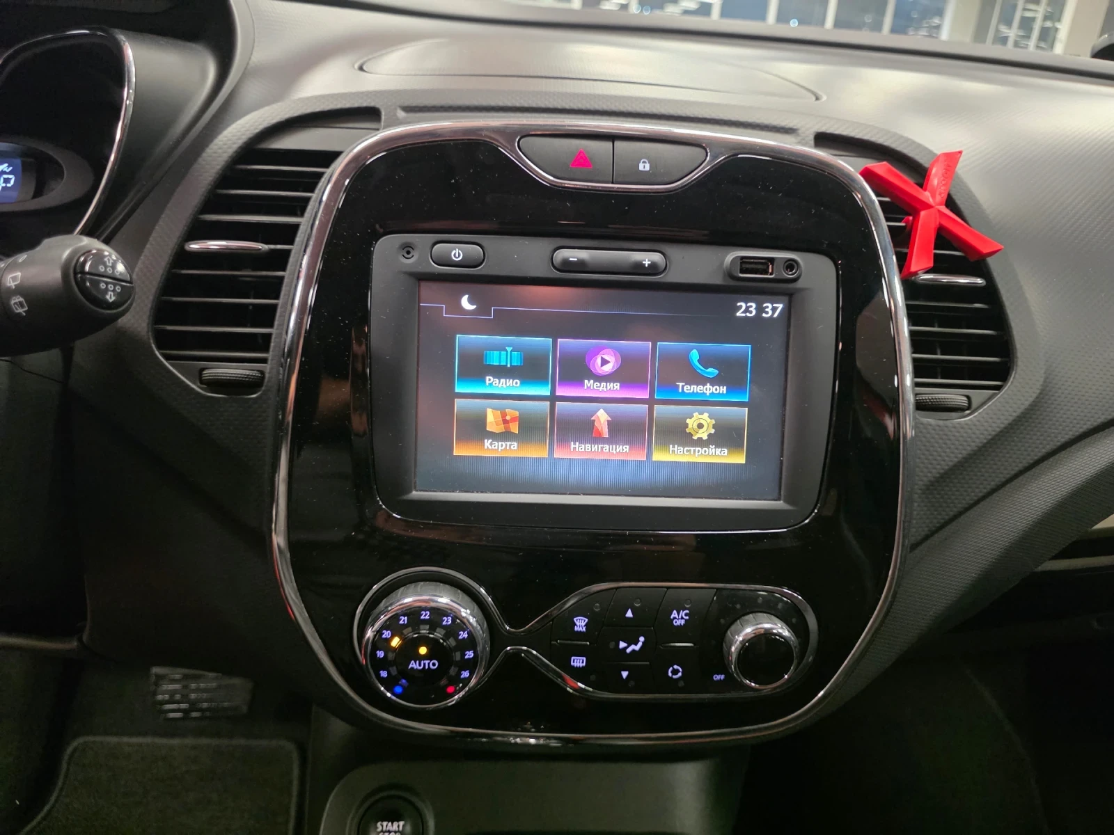 Renault Captur 1.2 TCe | Automatic | Напълно обслужен, снимка 13 - Автомобили и джипове - 55429148