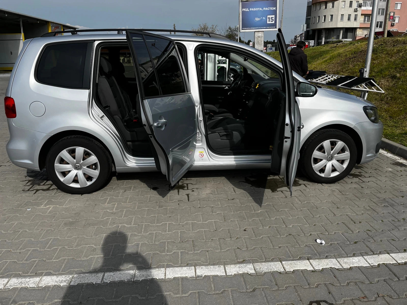 VW Touran 1.6 TDI, снимка 6 - Автомобили и джипове - 55561586