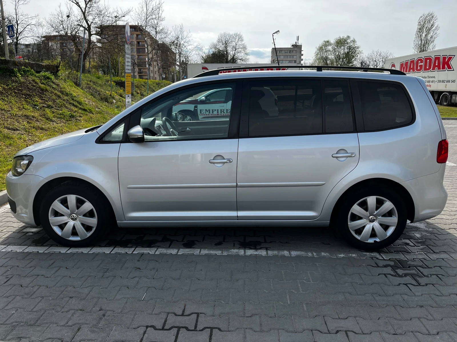 VW Touran 1.6 TDI, снимка 5 - Автомобили и джипове - 55561586