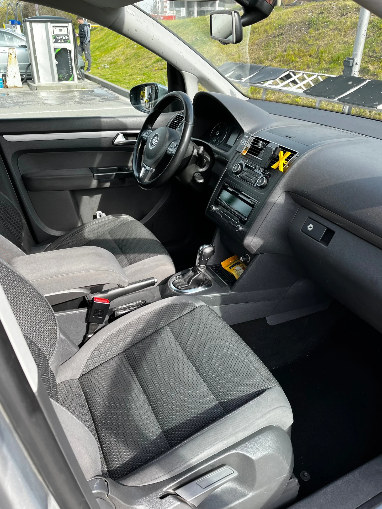 VW Touran 1.6 TDI, снимка 11 - Автомобили и джипове - 55561586