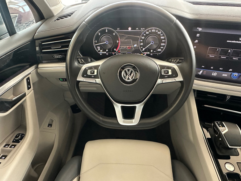 VW Touareg Elegance* 4Motion, снимка 13 - Автомобили и джипове - 46645683