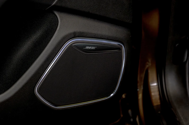 Audi Q3 2.0TDI/Quattro/Bose/LED/PDC/Панорама, снимка 6 - Автомобили и джипове - 53479971