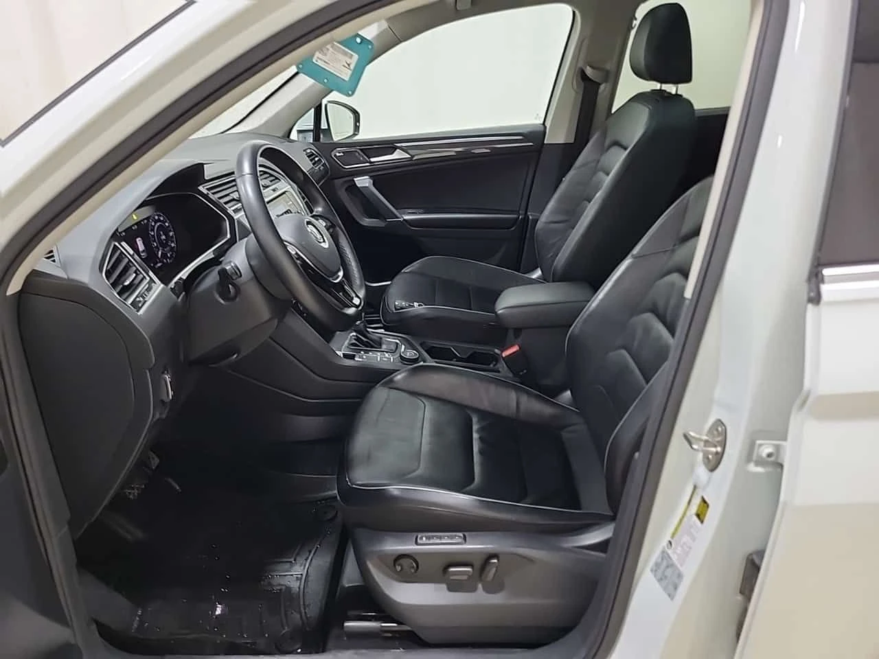 VW Tiguan * HIGHLINE * CARFAX * ПАНОРАМА * КАМЕРА * , снимка 8 - Автомобили и джипове - 53887318