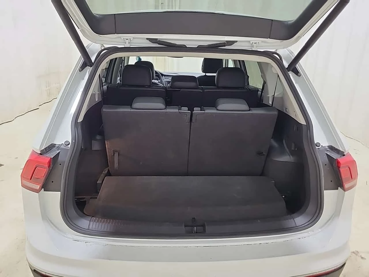 VW Tiguan * HIGHLINE * CARFAX * ПАНОРАМА * КАМЕРА * , снимка 15 - Автомобили и джипове - 53887318