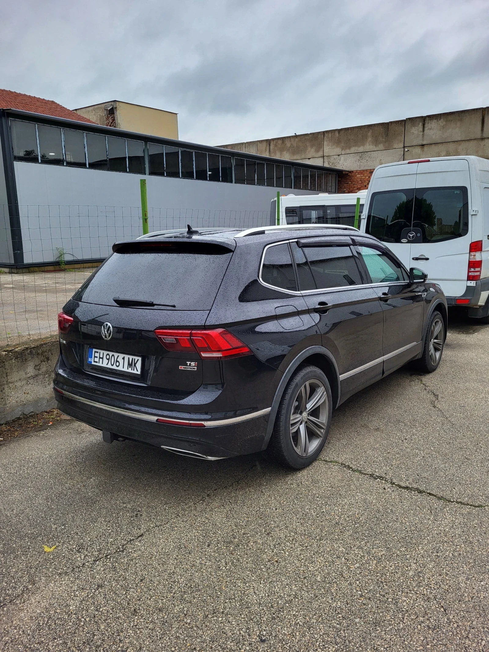 VW Tiguan R Line * HighLine * 8ск * ТОП* Long* Digital, снимка 2 - Автомобили и джипове - 54618184