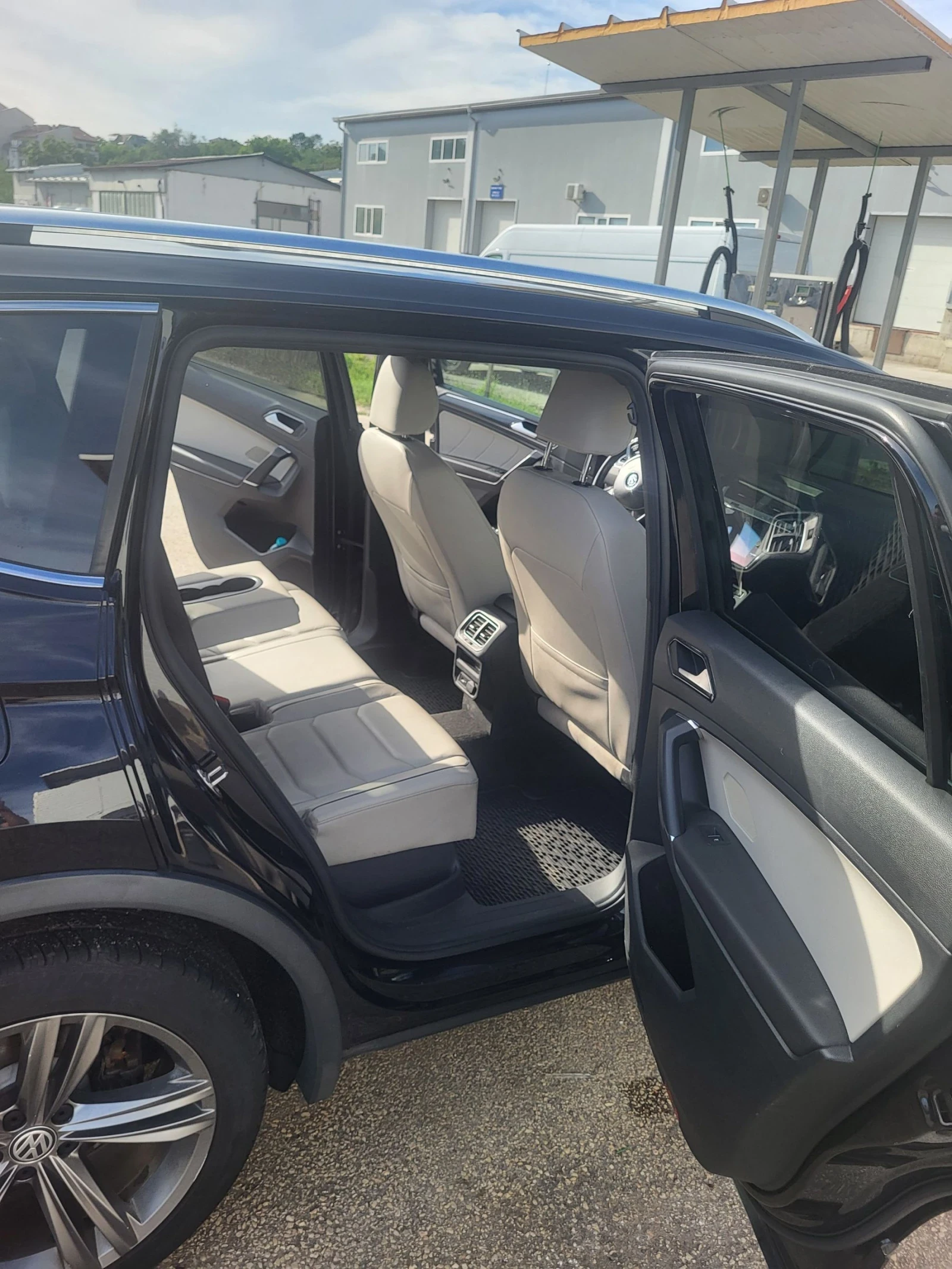 VW Tiguan R Line * HighLine * 8ск * ТОП* Long* Digital, снимка 9 - Автомобили и джипове - 54618184