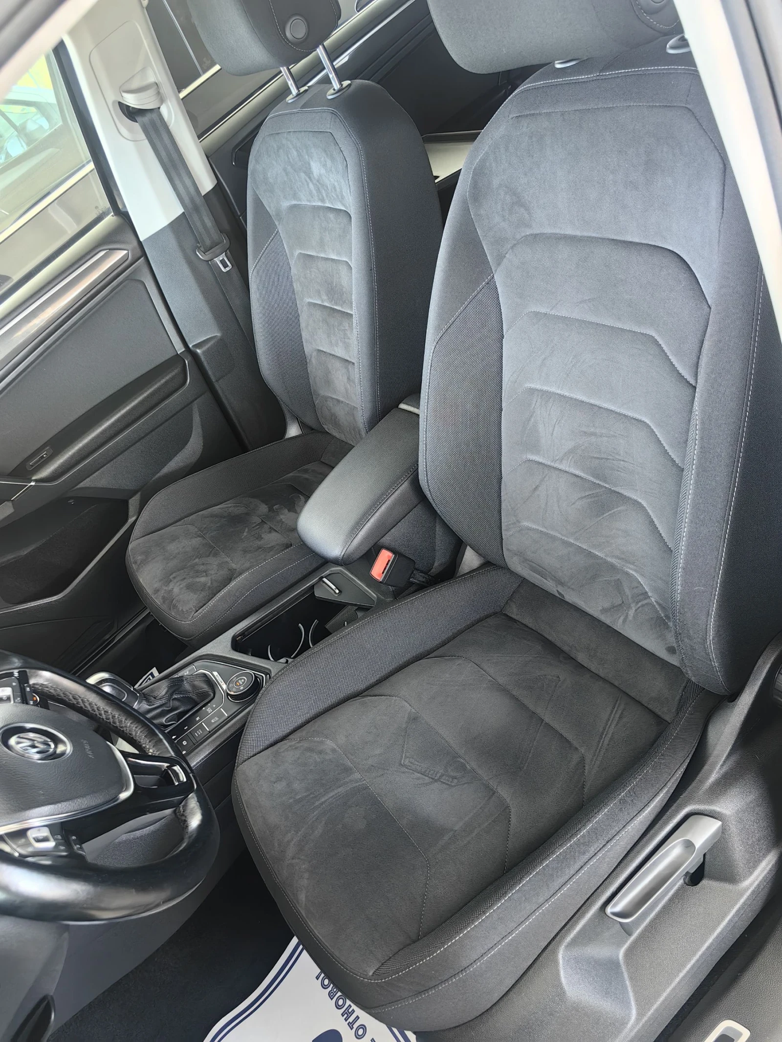 VW Tiguan Allspace 2.0tdi/4motion/HI-LINE/Швейцария/DIST/HUD/VIRT/6+ , снимка 13 - Автомобили и джипове - 55035989