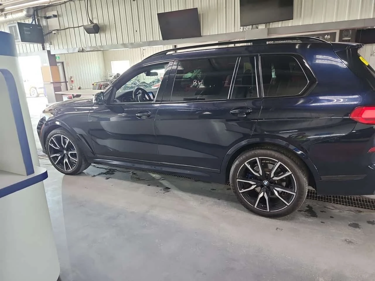 BMW X7 * xDrive40i * ДИСТРОНИК * ОБДУХВАНЕ * H/K * 360 * , снимка 2 - Автомобили и джипове - 55069011