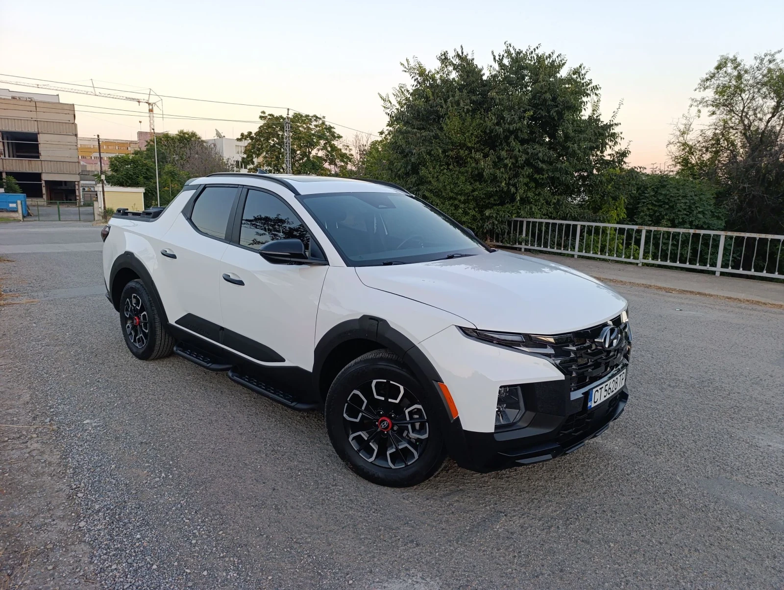 Hyundai Santa Cruz ПЕРФЕКТЕН ! НОВ НА 14200 КМ , снимка 10 - Автомобили и джипове - 55743367