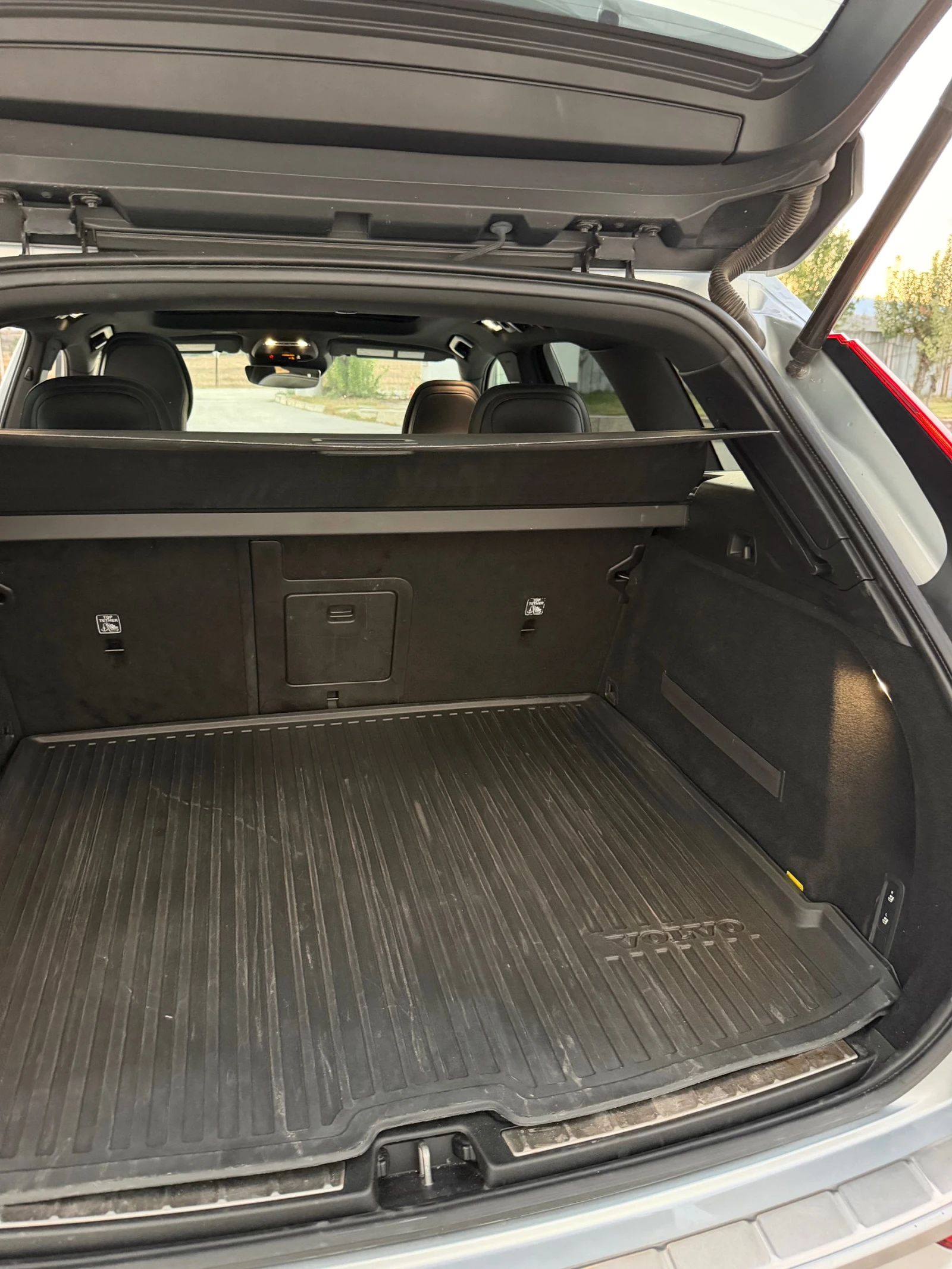 Volvo XC60 T6 R Design, снимка 17 - Автомобили и джипове - 56262496