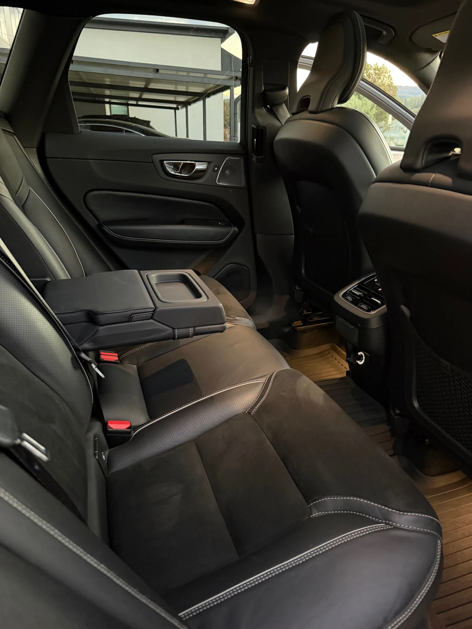 Volvo XC60 T6 R Design, снимка 11 - Автомобили и джипове - 56262496