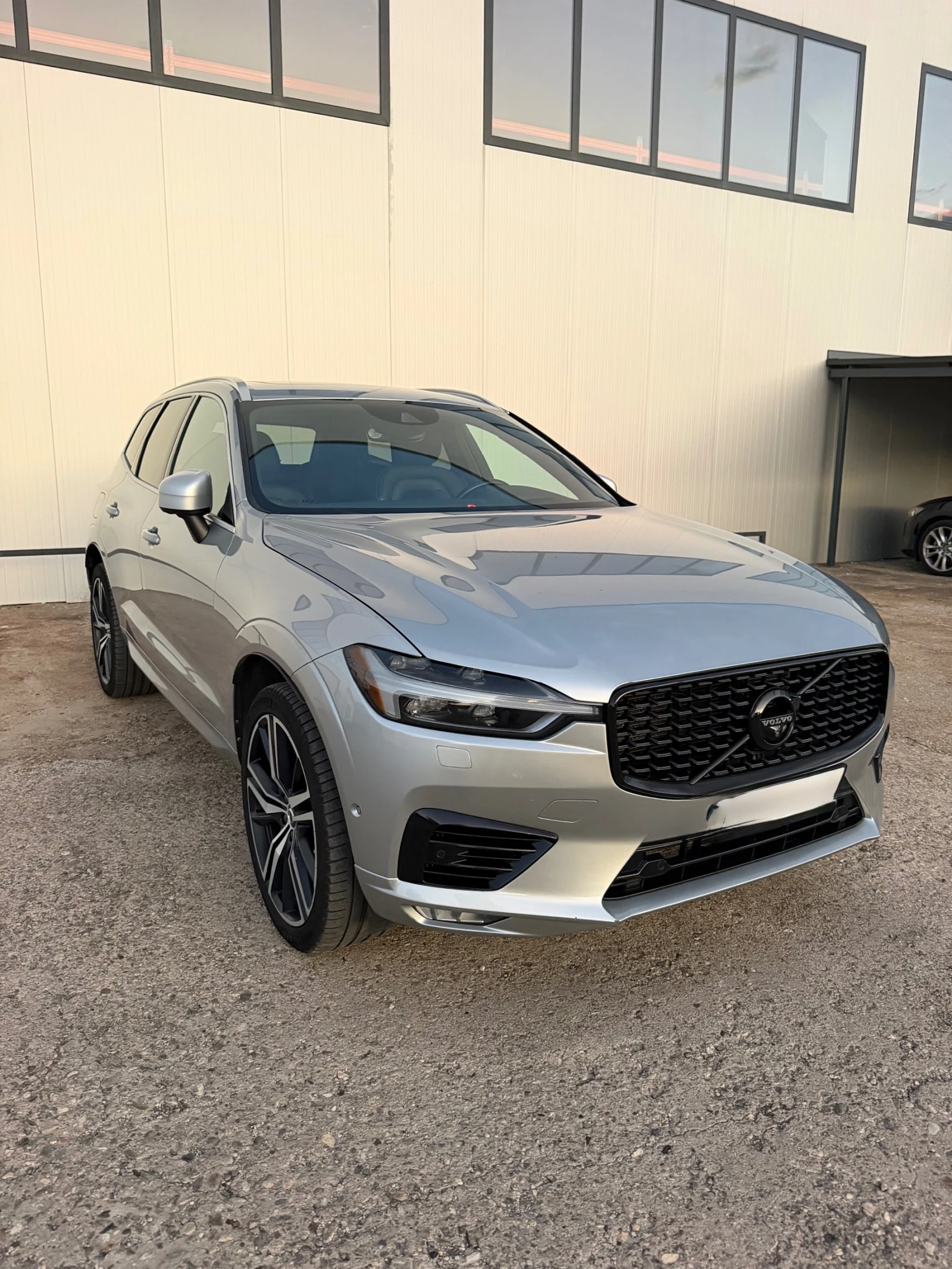 Volvo XC60 T6 R Design, снимка 2 - Автомобили и джипове - 56262496