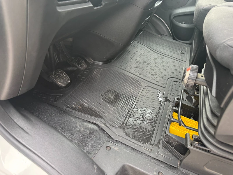 Iveco Daily 35S17 3.0HPI Хладилен + Клима 2 странични врати, снимка 14 - Бусове и автобуси - 53247745