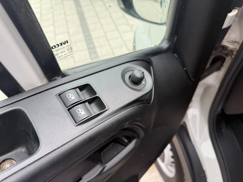 Iveco Daily 35S17 3.0HPI Хладилен + Клима 2 странични врати, снимка 13 - Бусове и автобуси - 53247745