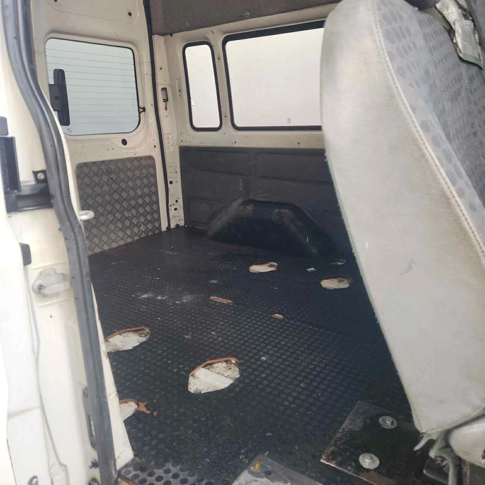 Ford Transit 330 - изображение 4