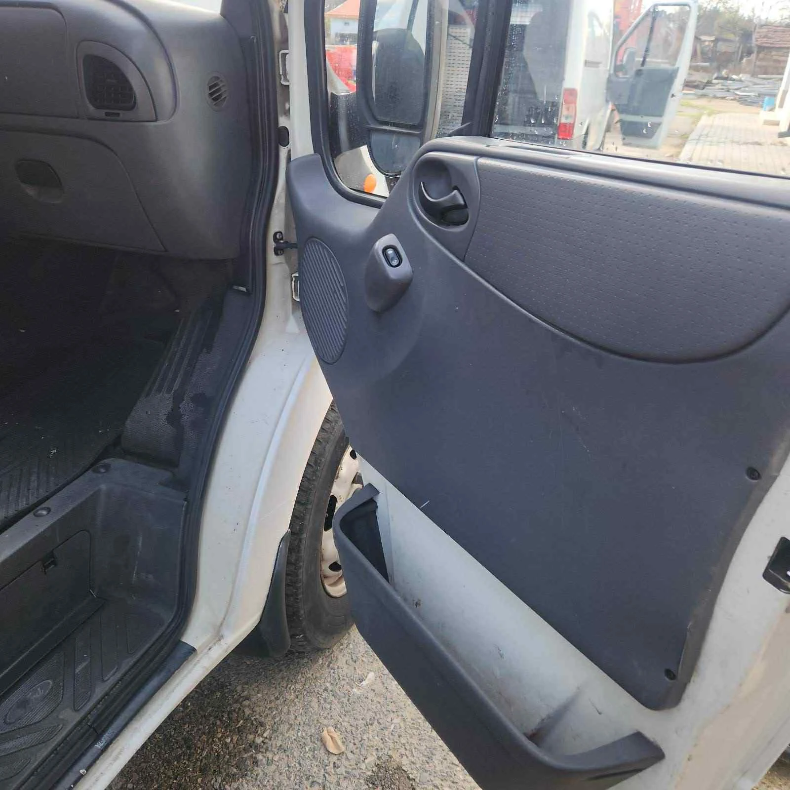 Ford Transit 330 - изображение 8